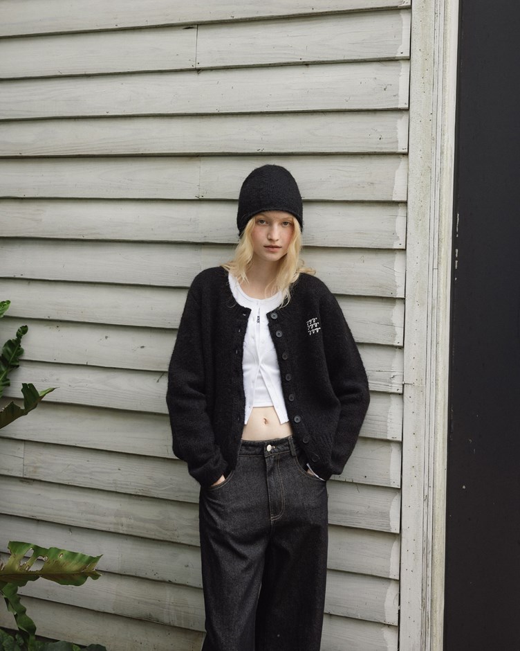 品牌LOGO刺繡磨毛感針織排釦毛衣外套