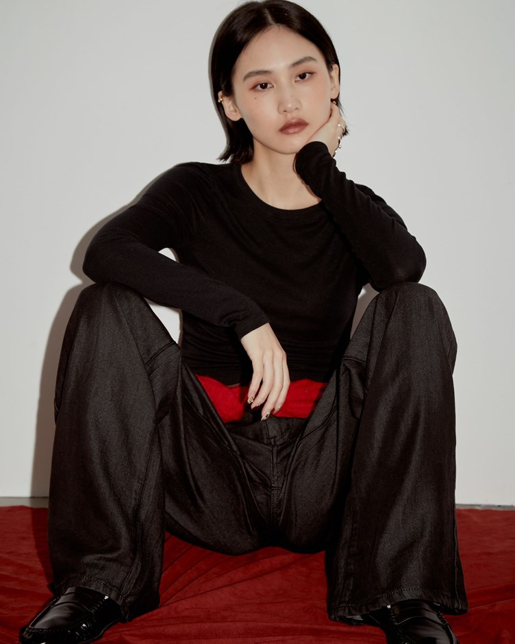 MIT柔彈天絲側打褶圓領上衣