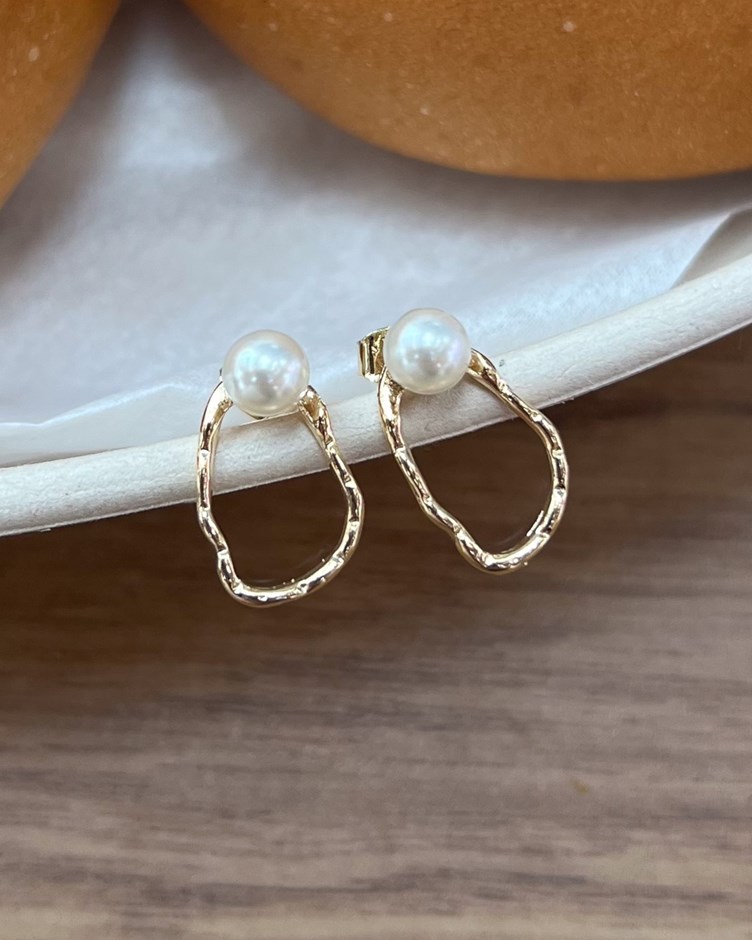 不平凡的珍珠耳環