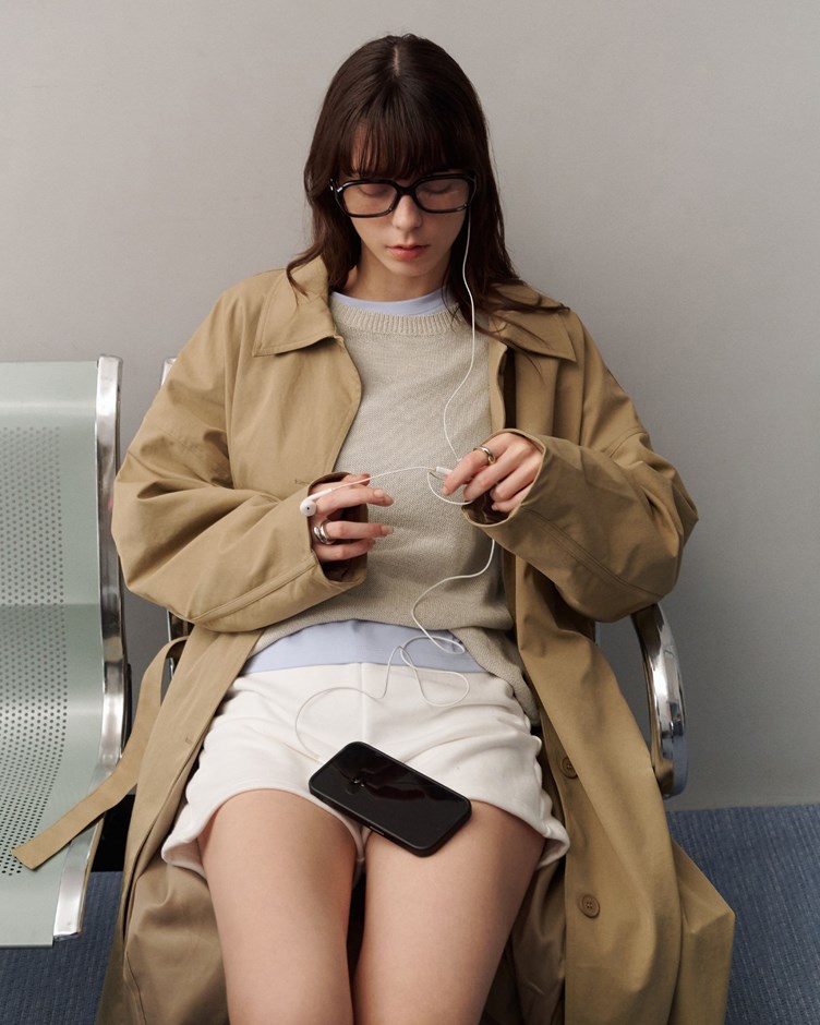 輕柔微透肌圓領針織上衣