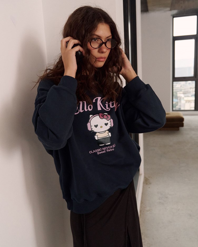 HELLO KITTY人物造型印花大學TEE