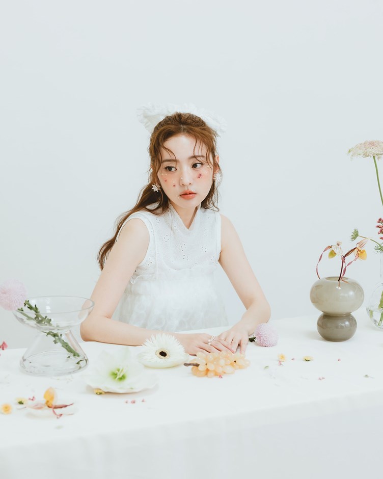 舒適軟毛感簍空高領背心