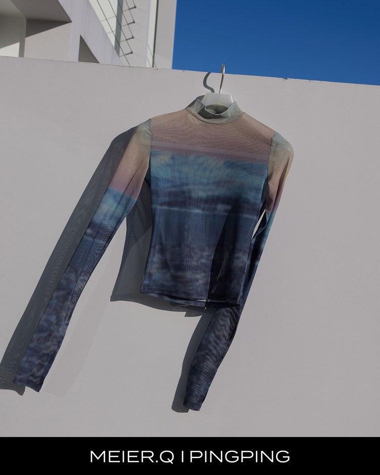 pingping-渲染印花堆堆袖透膚上衣