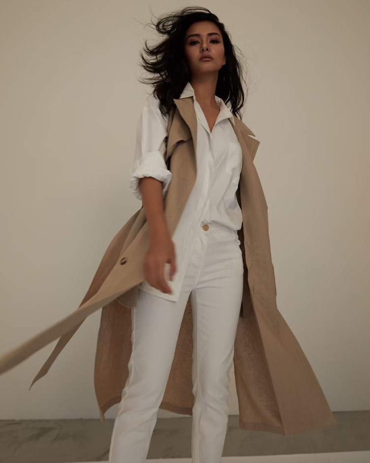 Straight-Leg Jeans in White