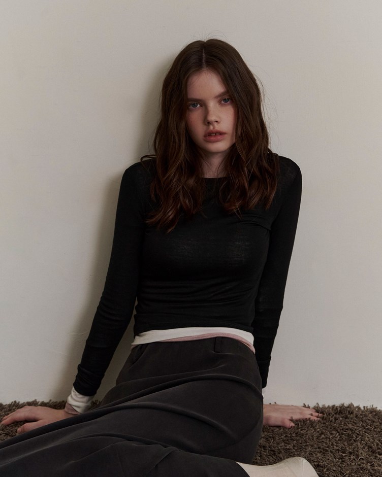 微透膚柔彈天絲羊絨上衣