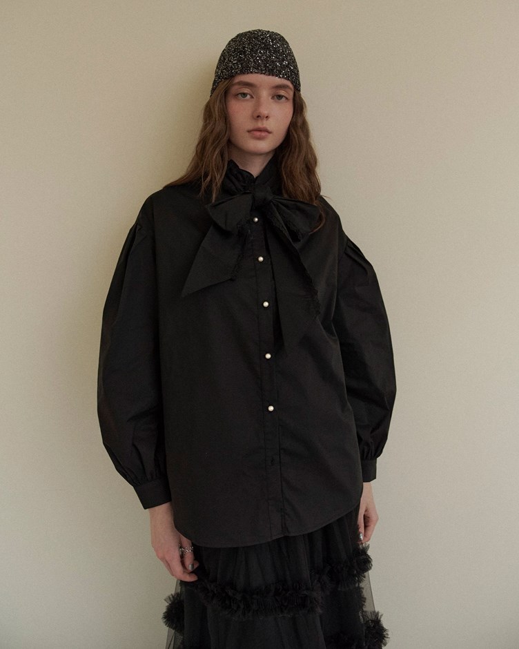 荷葉珍珠釦澎澎袖襯衫(附綁帶)