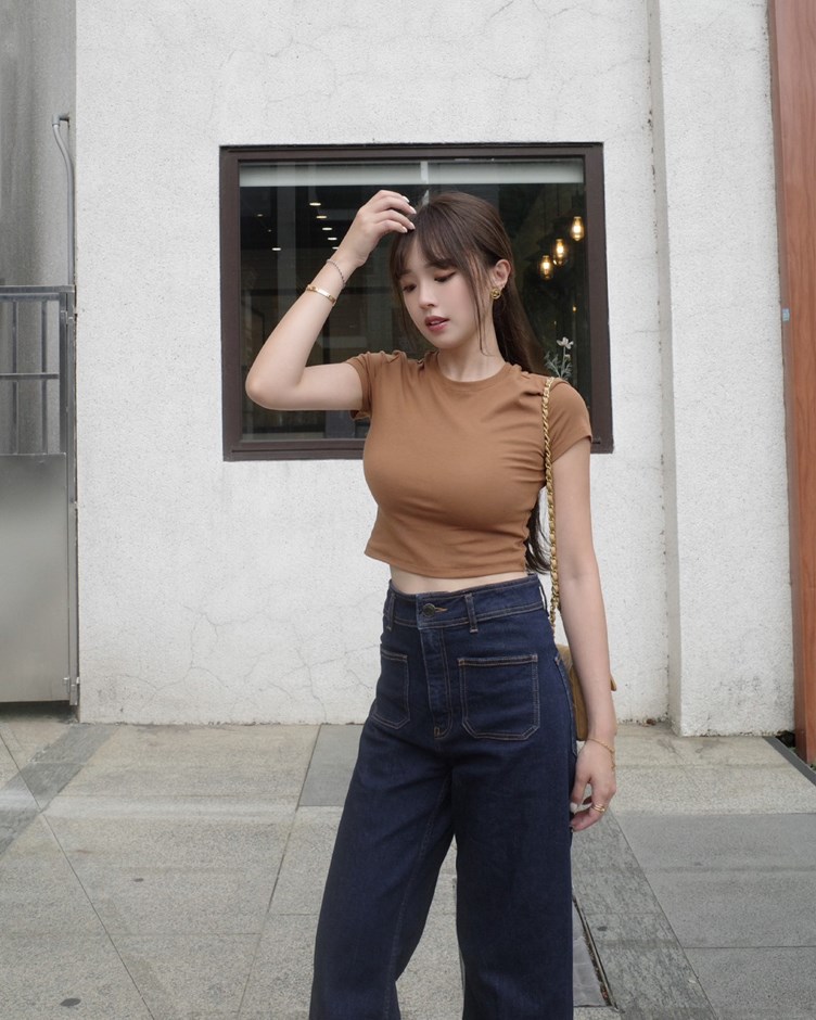 FITTED CROPPED TEE