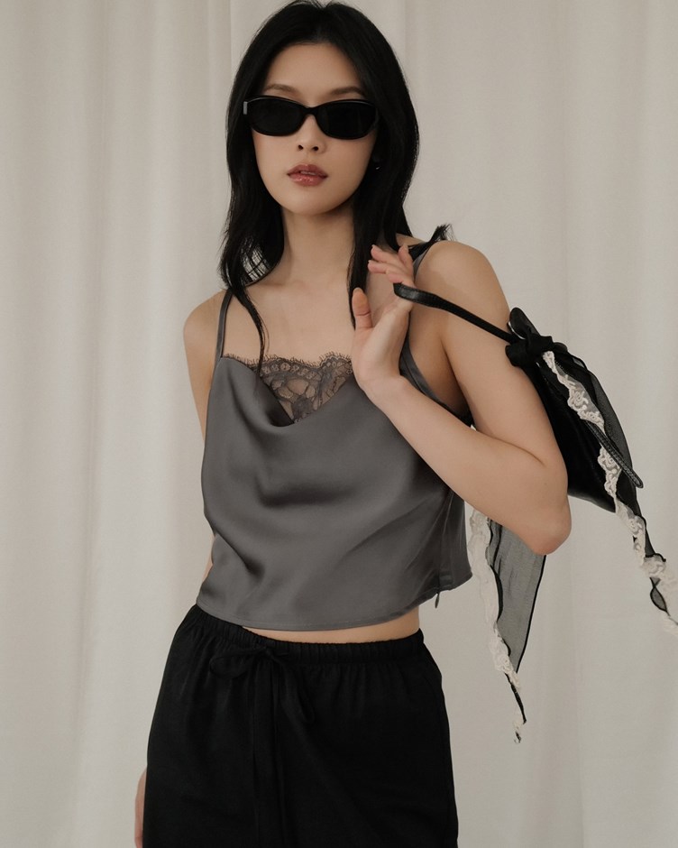 睫毛蕾絲垂領緞面背心