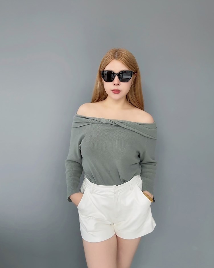 春夏人造絲｜扭結一字領針織上衣