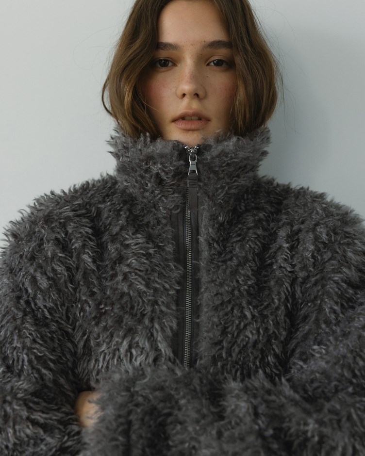 澎澎麂皮毛絨感拉鍊外套