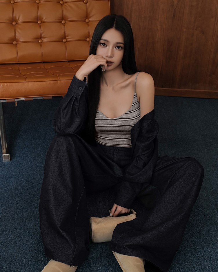 V領條紋細肩BRATOP