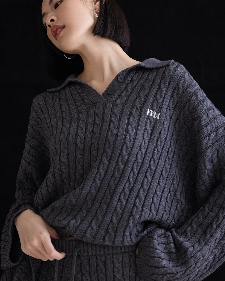 mi刺繡翻領麻花針織毛衣