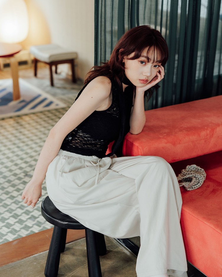 簍空蕾絲削肩背心