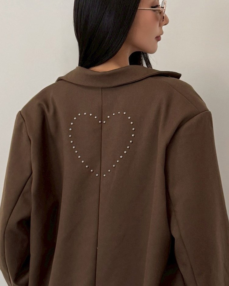 愛心鉚釘微墊肩西裝外套