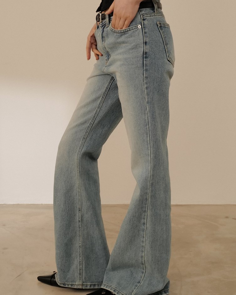 修身顯瘦刷白微喇叭牛仔長褲