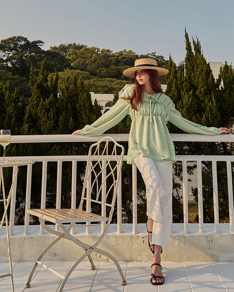 綁帶層次鬆緊造型上衣