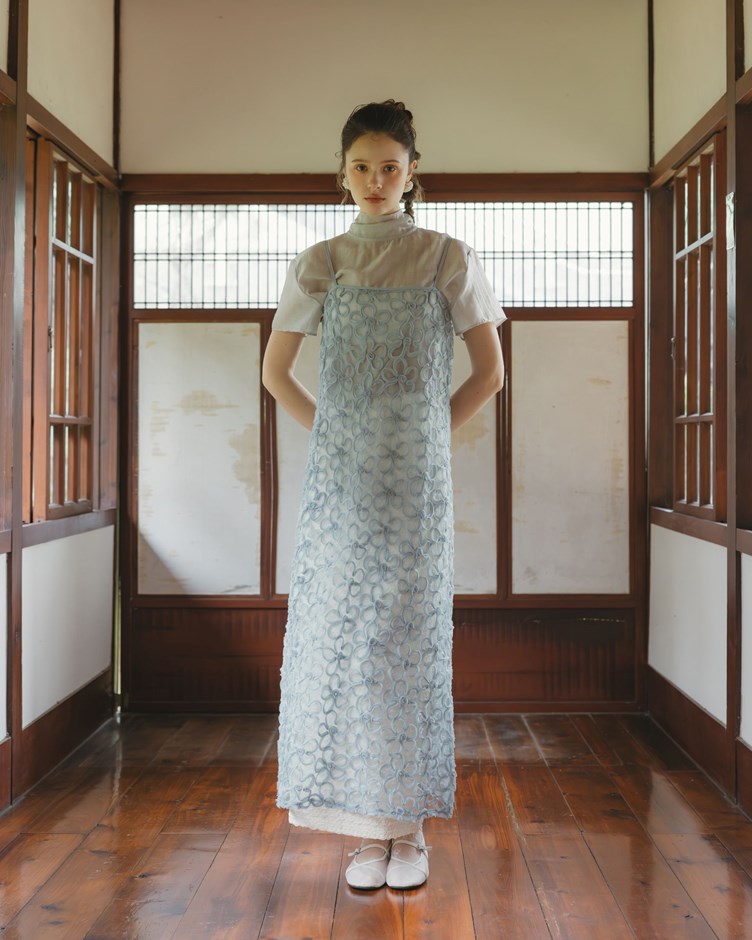 日系小花線條細肩帶長版罩衫