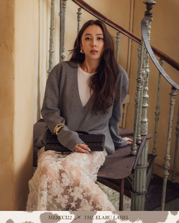深V領針織長袖毛衣(The Elaru label 聯名款-Eleanore)