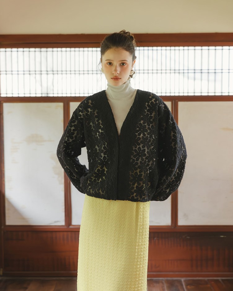 簍空花朵勾扣罩衫外套