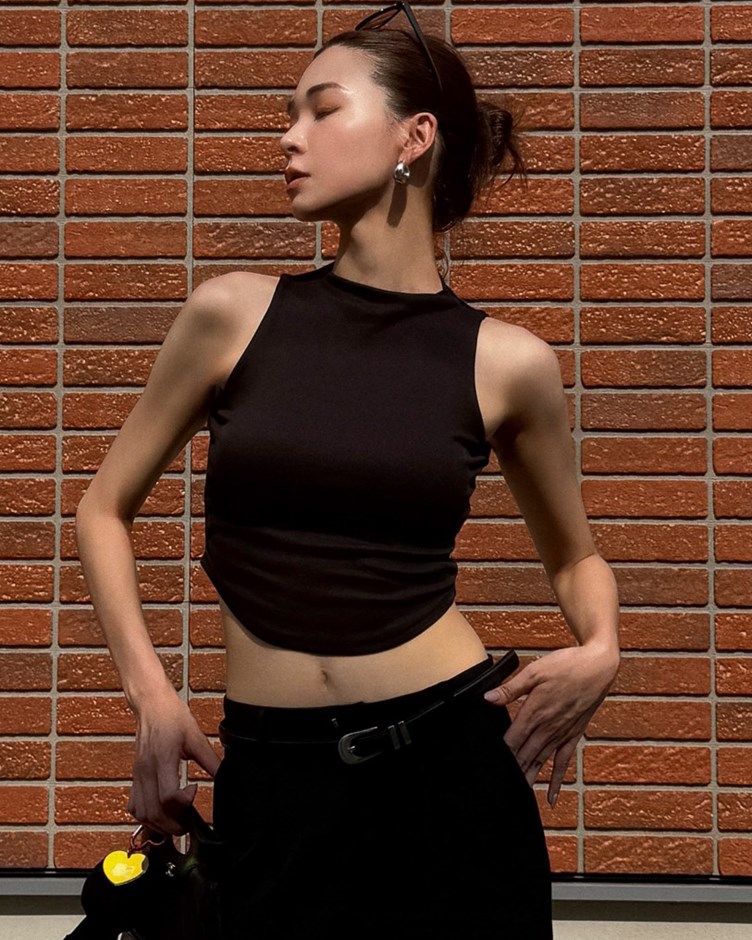 小高領顯腰身削肩BRA TOP