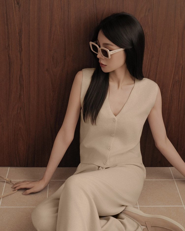 細針羊毛開釦背心