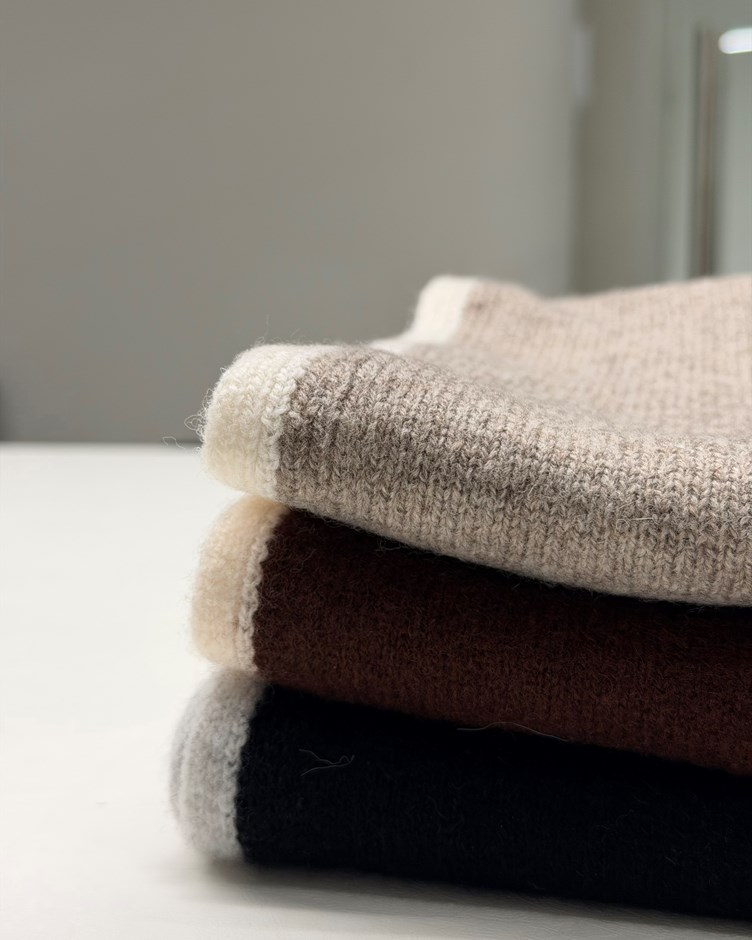 撞色百搭極簡風三角巾