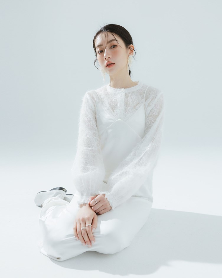 羽毛蕾絲澎袖襯衫