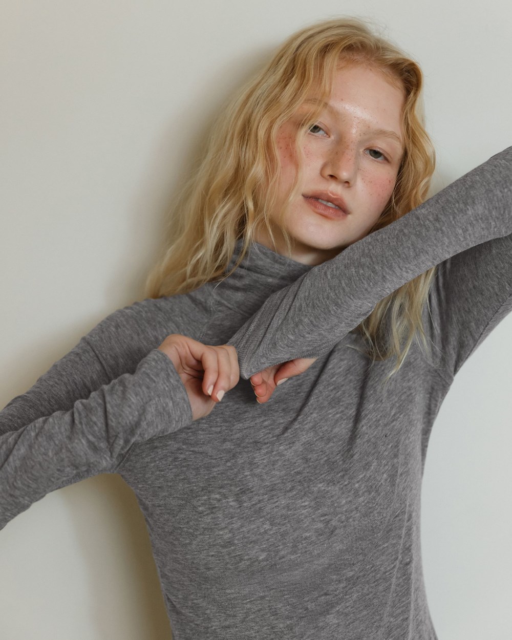 品牌LOGO天絲羊毛高領上衣