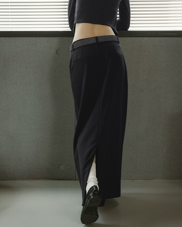 品牌LOGO刺繡後開岔長裙