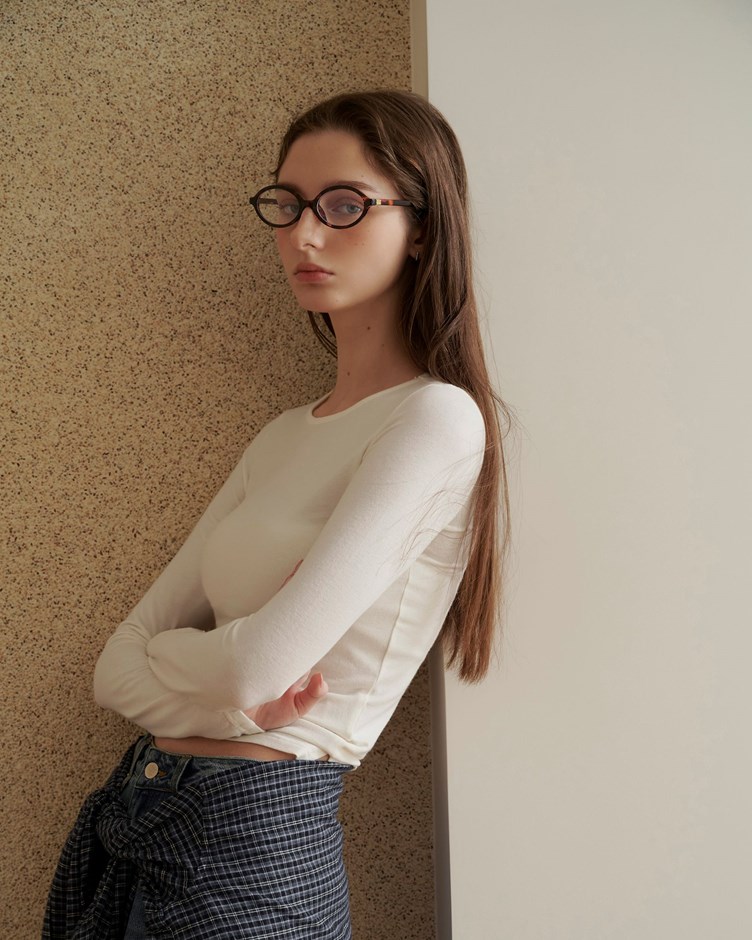 品牌LOGO輕盈極柔日常圓領上衣