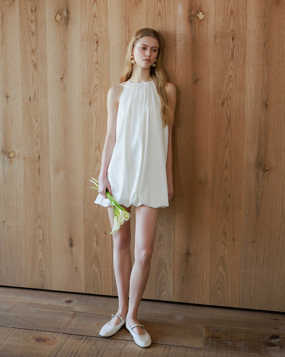 霧光澤緞面花苞短洋裝