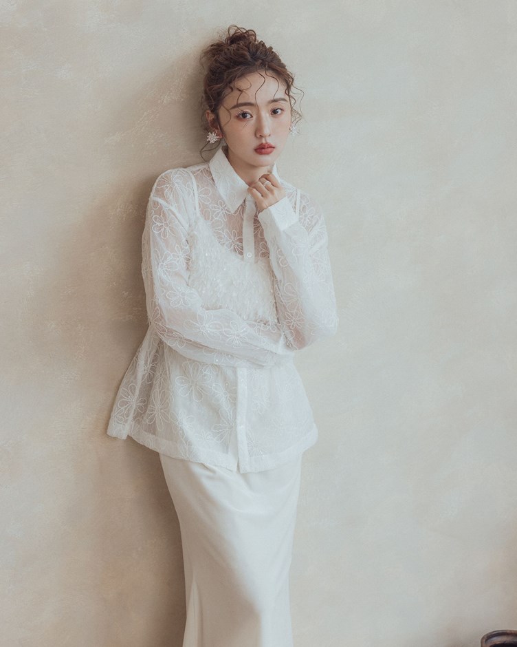 溫柔花朵微透肌寬版襯衫