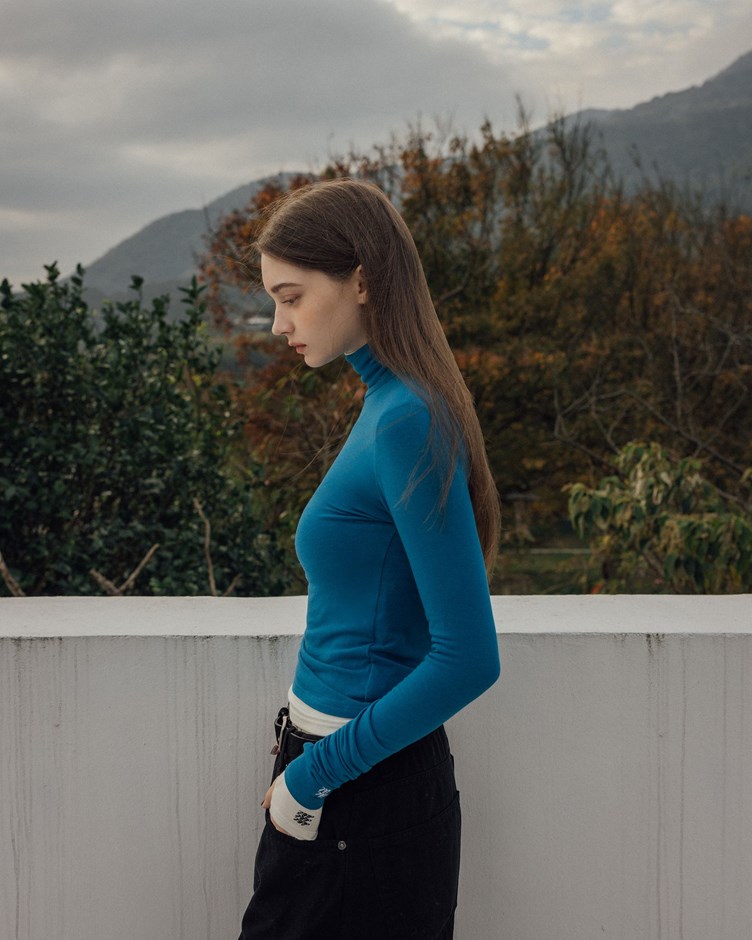 品牌LOGO親膚柔感高領長袖上衣