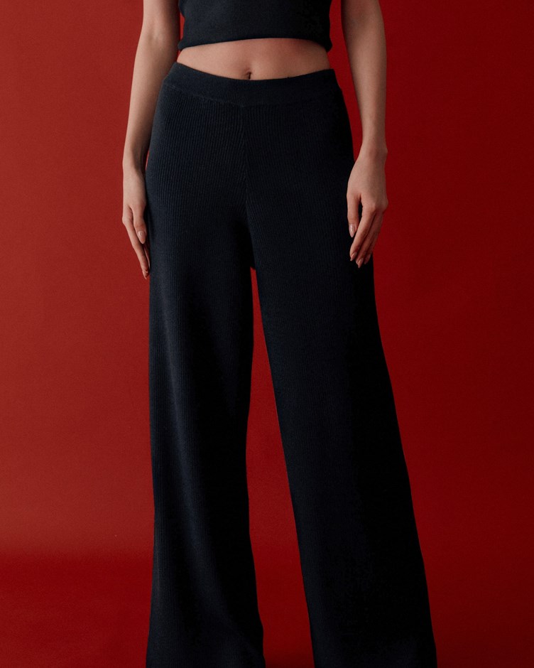 極簡厚磅針織長褲