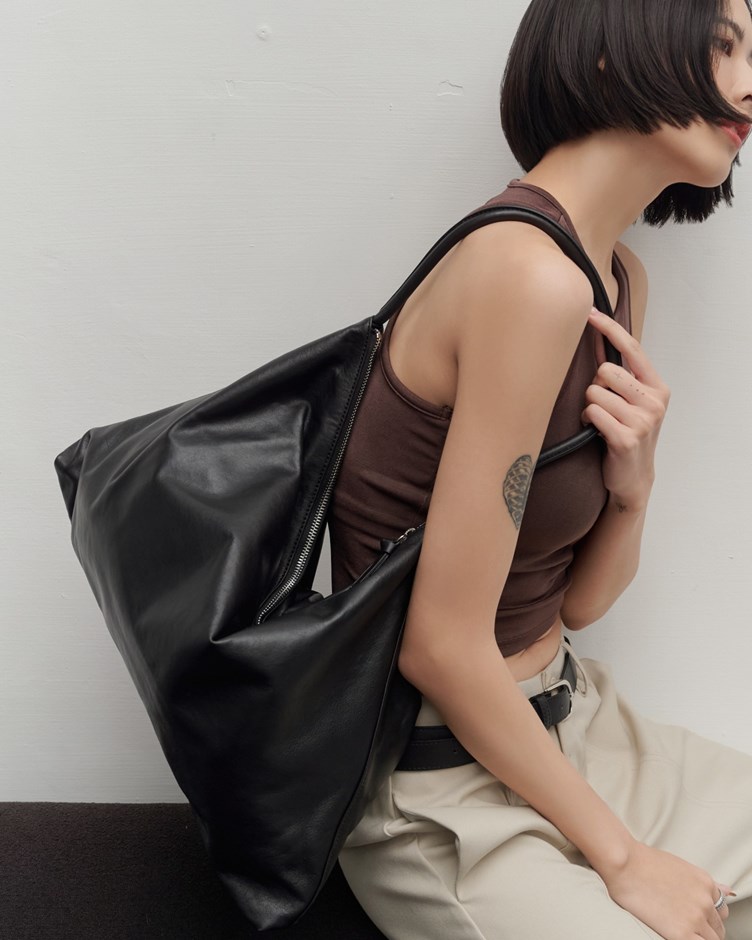 鬆弛感真皮垂感單肩包