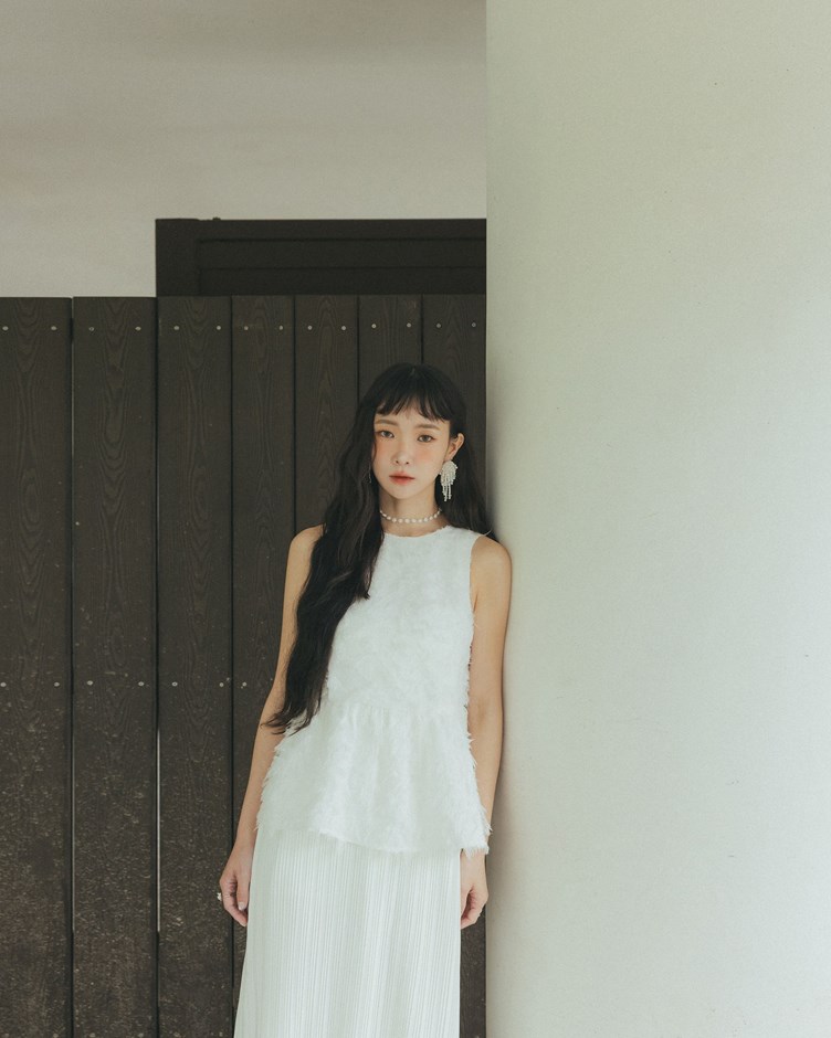 輕盈羽毛後綁帶美背上衣