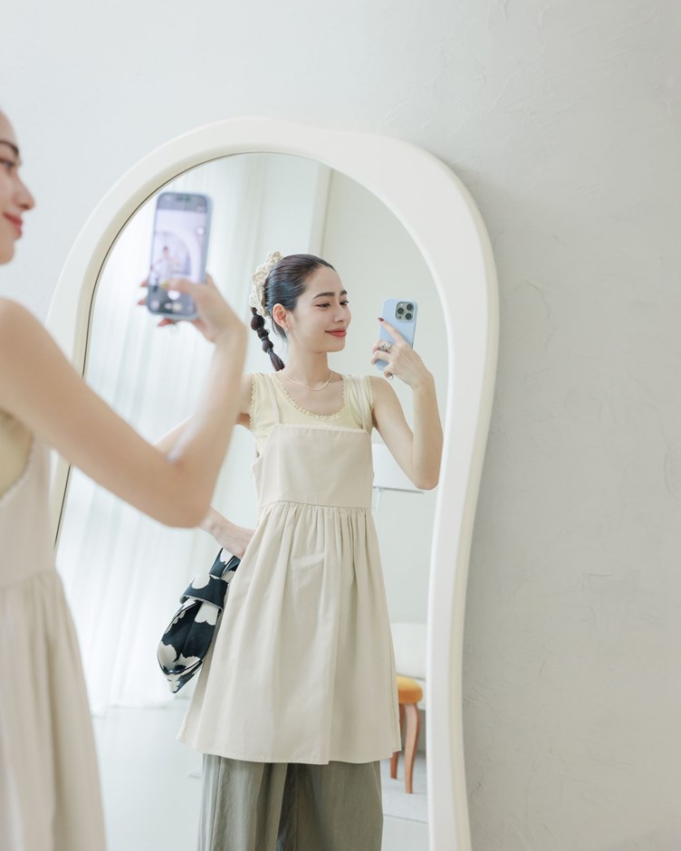 蕾絲邊平口吊帶短洋裝