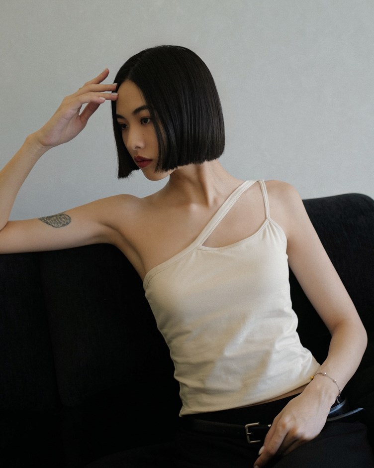 單肩不對稱造型BRA TOP