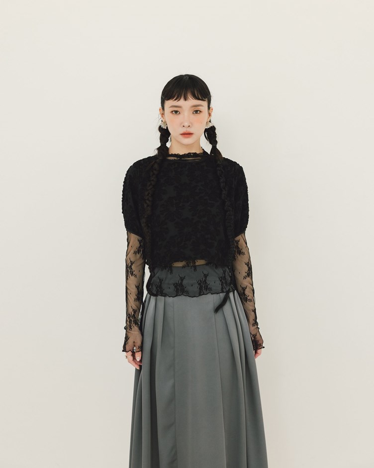 毛感花型美背雙綁帶澎袖上衣