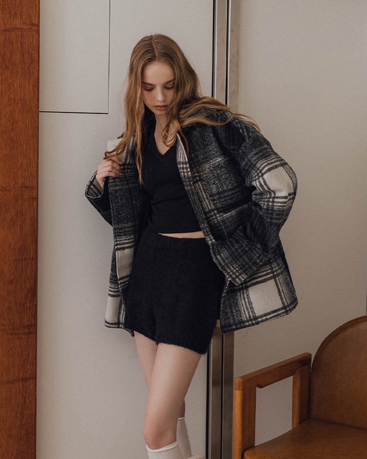 毛呢格紋排釦外套