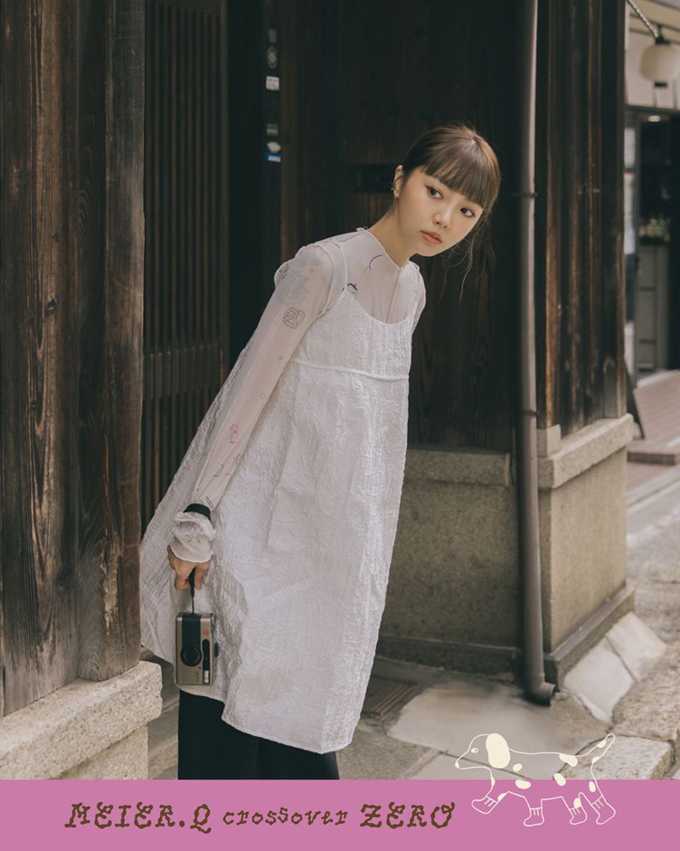 zero-立體壓紋細肩帶洋裝