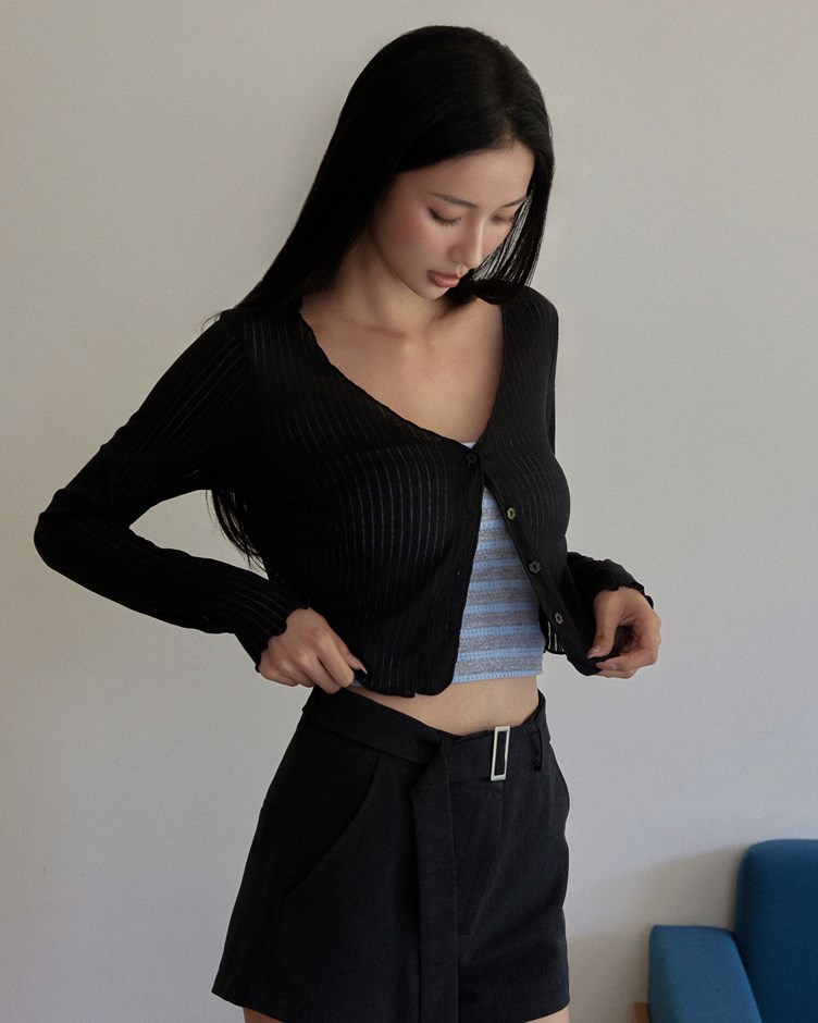 微透坑條小花釦上衣