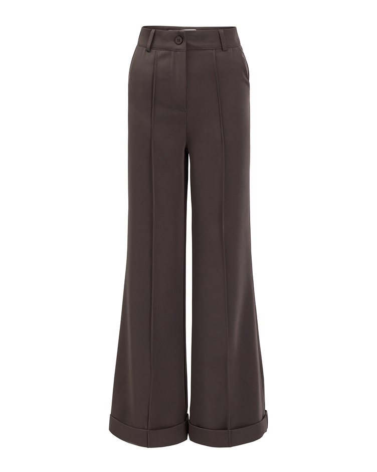 loose straight trousers