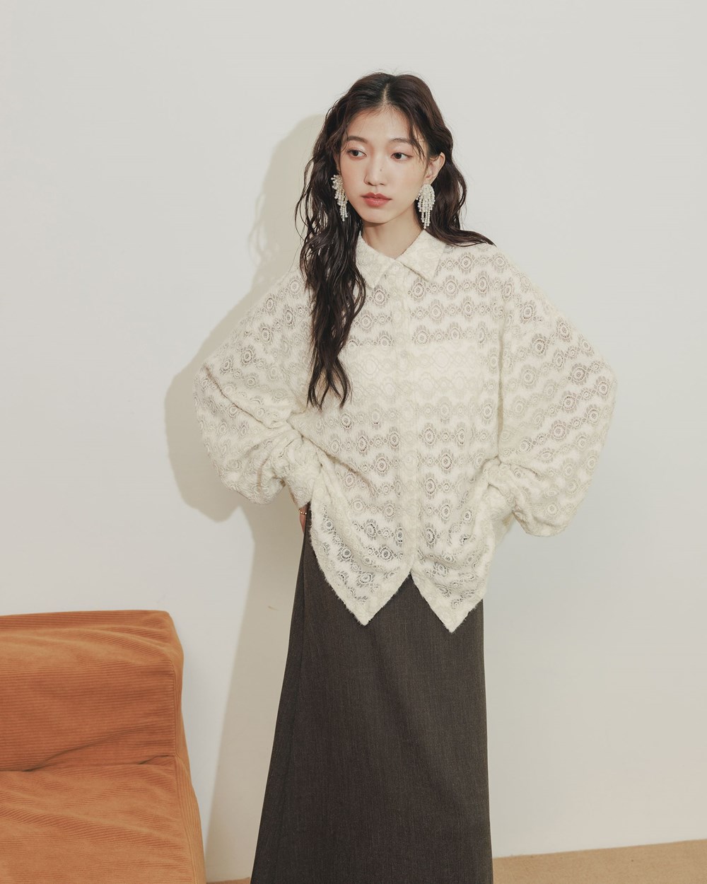 毛絨簍空蕾絲襯衫