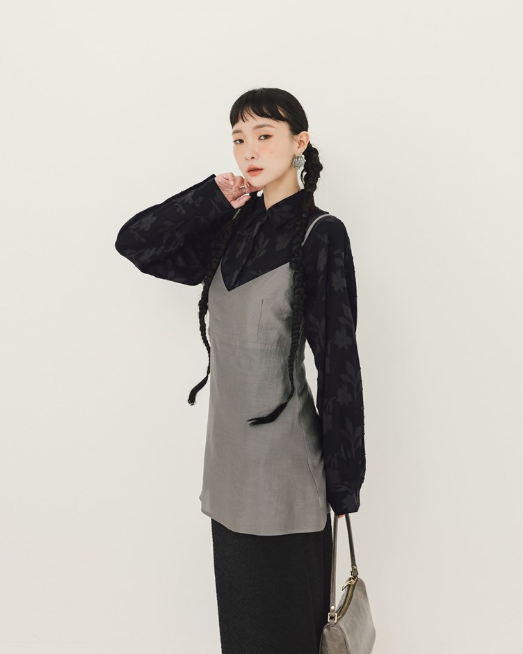 天絲透肌細肩帶V領短洋裝