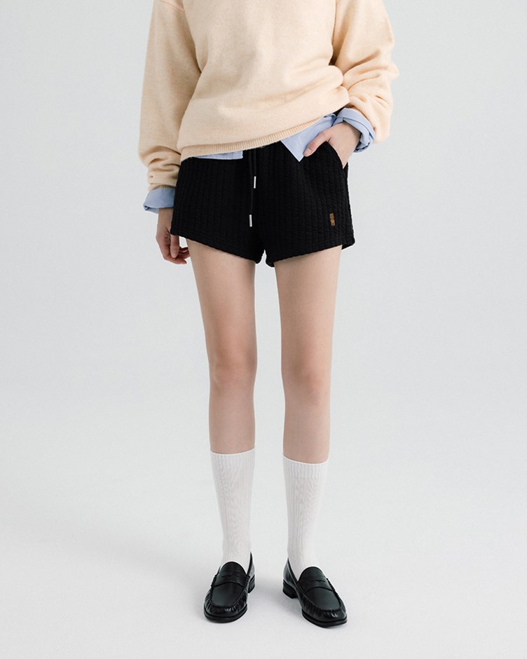 Bobby&Bella小刺繡立體壓紋短褲