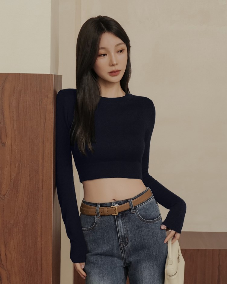 細針羊毛圓領短版長袖上衣