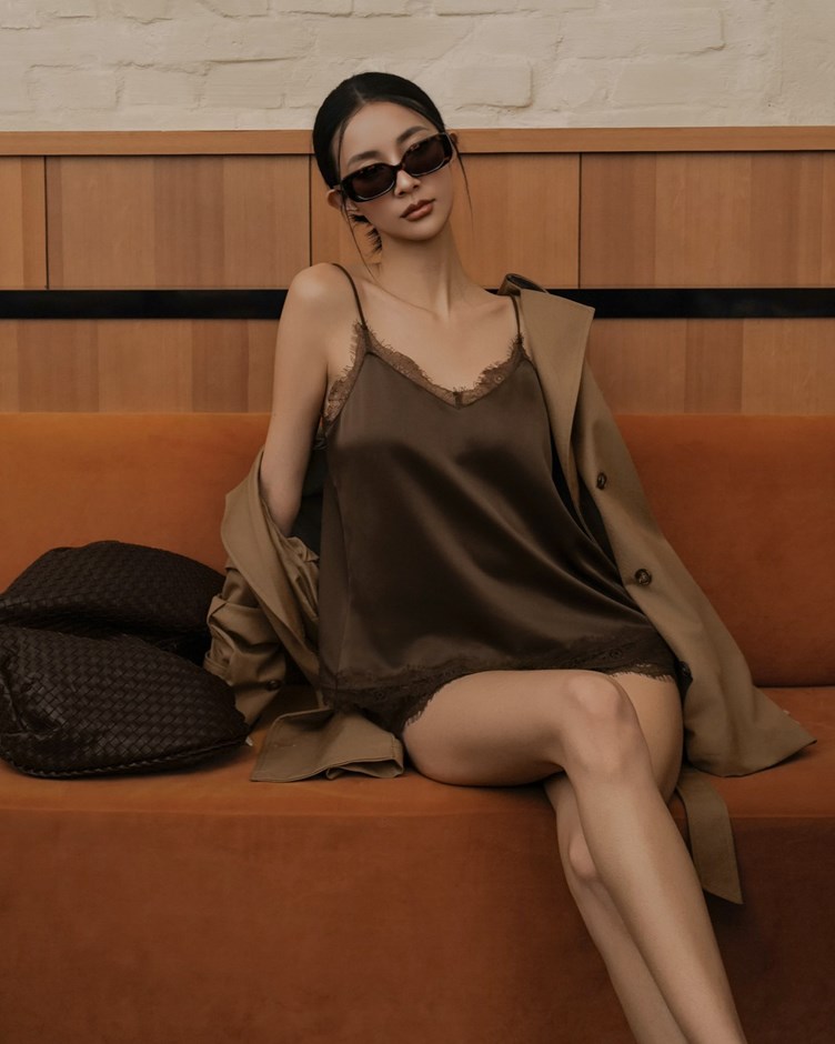 蕾絲拼接緞面背心