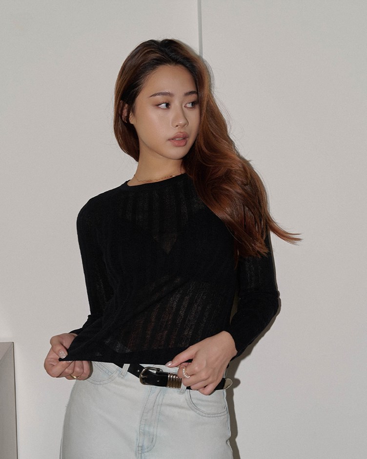 透膚坑條針織上衣