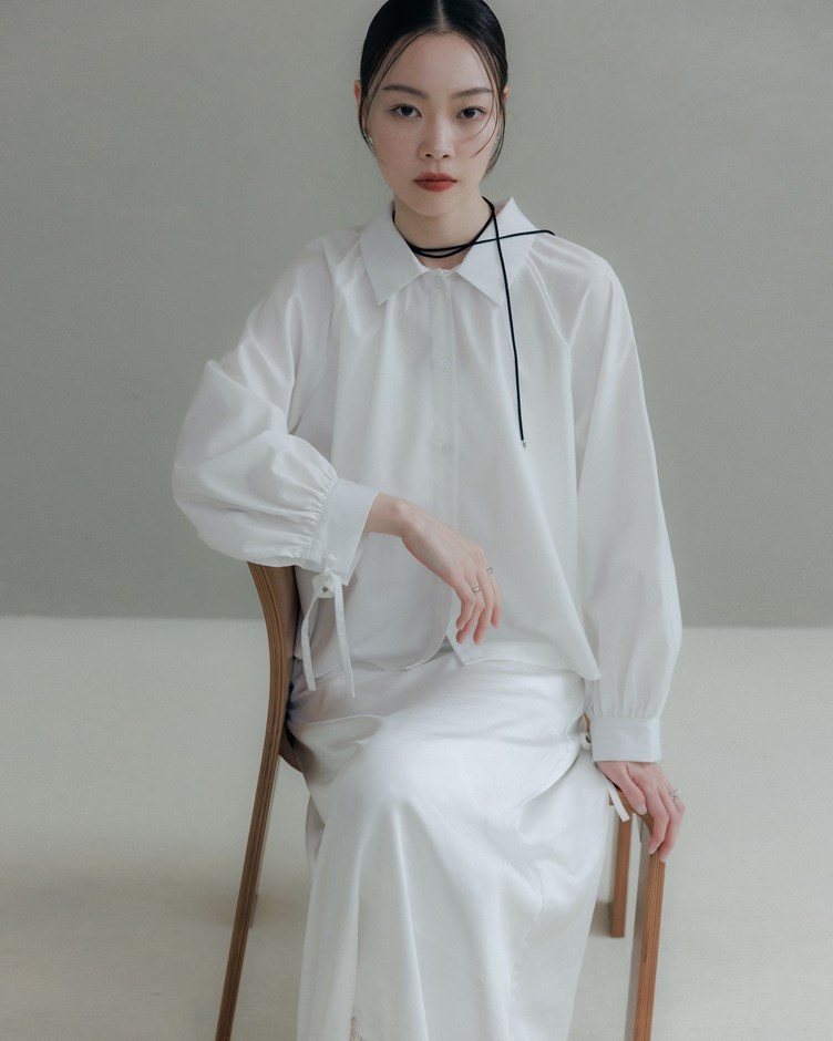 日系傘擺細褶澎袖綁帶襯衫